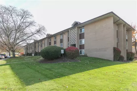 10431 N Church Dr #108, Parma Heights, OH 44130