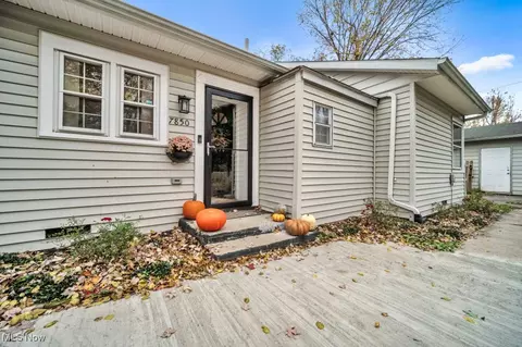 7850 Lewis Rd, Olmsted Falls, OH 44138