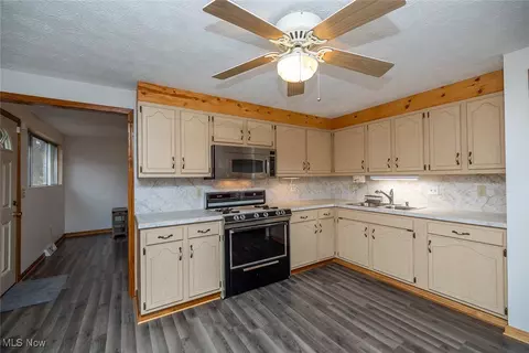 Kitchen - 612 Baldwin, Elyria, OH 44035 photo 3 of 3