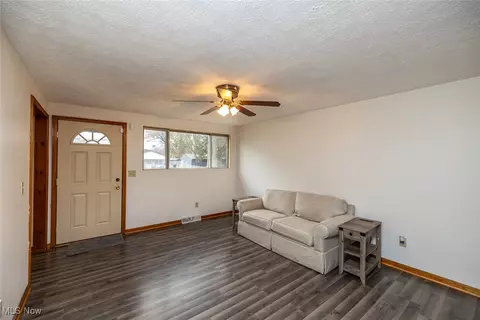 Living - 612 Baldwin, Elyria, OH 44035 photo 1 of 2