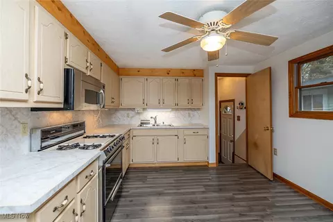 Kitchen - 612 Baldwin, Elyria, OH 44035 photo 2 of 3