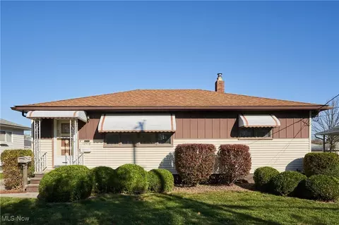15416 Hocking Blvd, Brook Park, OH 44142
