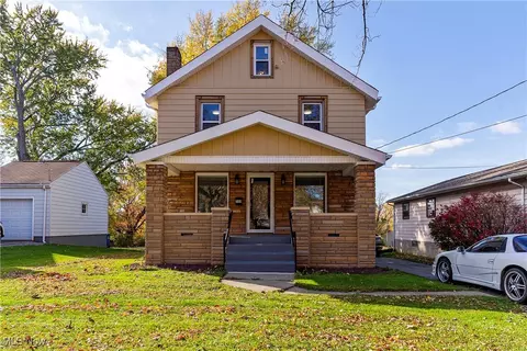 564 6th St, Campbell, OH 44405