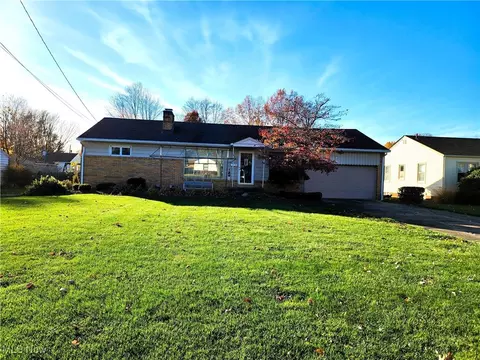 4036 Cascade Dr, Youngstown, OH 44511