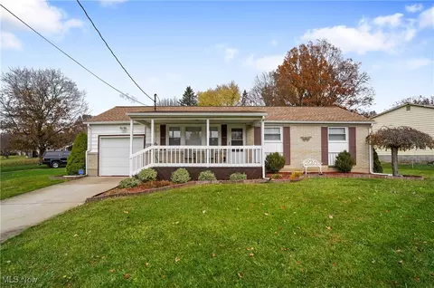 1005 Leslie Ln, Girard, OH 44420
