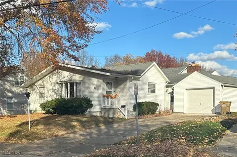2801 Oakwood Dr, Cuyahoga Falls, OH 44221