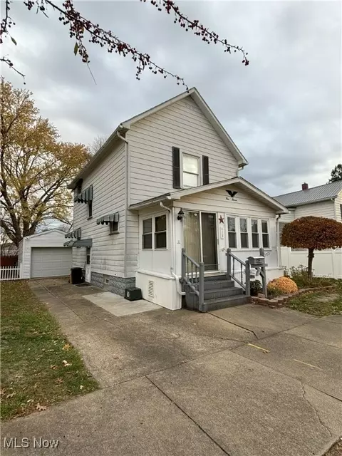 413 Fair Ave NE, New Philadelphia, OH 44663
