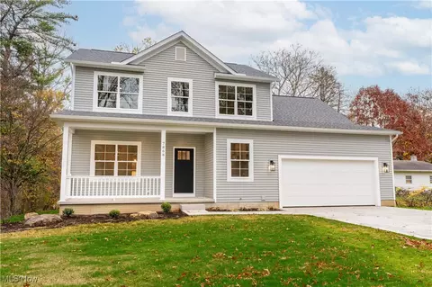 7868 Burkey Rd NW, North Canton, OH 44720