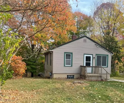 6468 Hill St, Ravenna, OH 44266