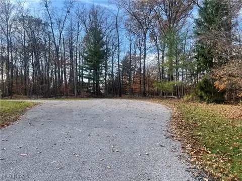 5077-5078 Burgundy Dr, West Salem, OH 44287