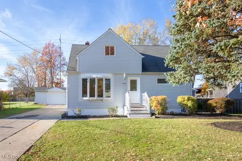 6200 Sylvia Dr, Brook Park, OH 44142