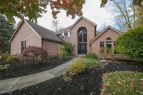 3176 Northwood Ln, Westlake, OH 44145
