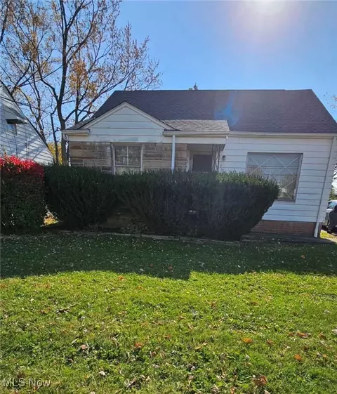20616 Applegate Rd, Maple Heights, OH 44137