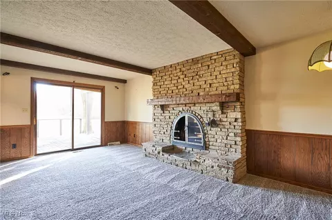 Living - 7775 Beach Rd, Wadsworth, OH 44281 photo 1 of 8