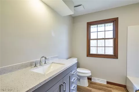 Bath - 7775 Beach Rd, Wadsworth, OH 44281 photo 3 of 4