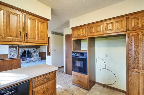 Kitchen - 7775 Beach Rd, Wadsworth, OH 44281 photo 3 of 3