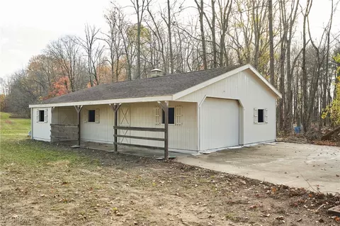 Exterior - 7775 Beach Rd, Wadsworth, OH 44281 photo 2 of 6