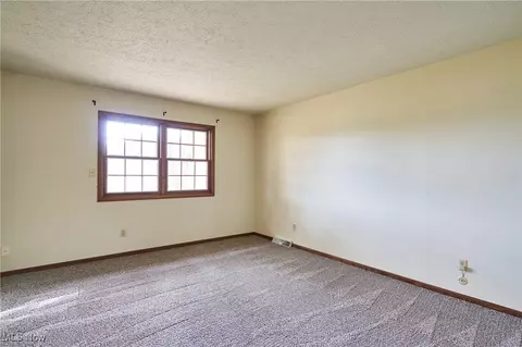 Living - 7775 Beach Rd, Wadsworth, OH 44281 photo 8 of 8