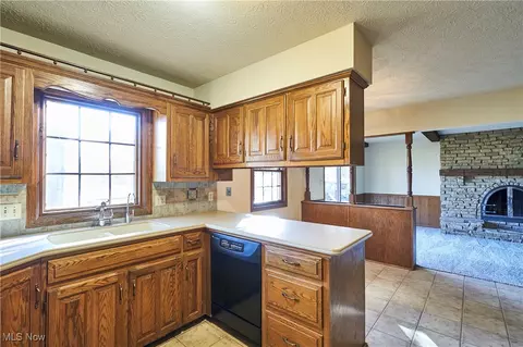Kitchen - 7775 Beach Rd, Wadsworth, OH 44281 photo 1 of 3