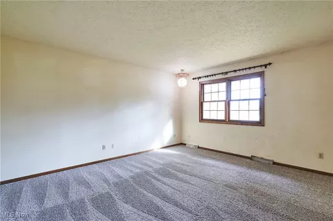 Living - 7775 Beach Rd, Wadsworth, OH 44281 photo 7 of 8