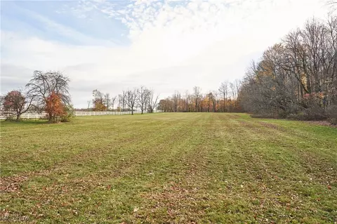 Exterior - 7775 Beach Rd, Wadsworth, OH 44281 photo 5 of 6