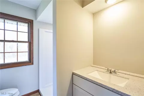 Bath - 7775 Beach Rd, Wadsworth, OH 44281 photo 2 of 4