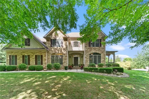 11750 Ascot Ln, Chagrin Falls, OH 44023