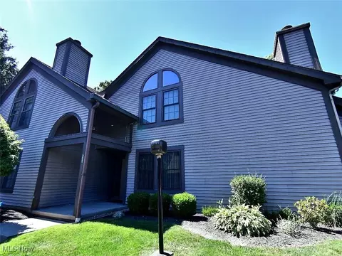 3831 Northwoods #6, Warren, OH 44483