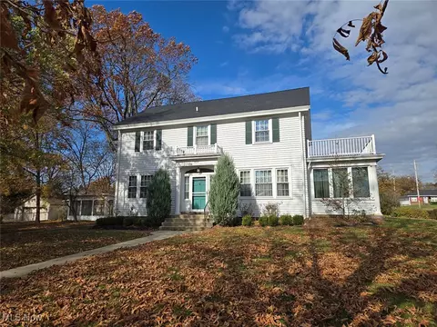 450 E Broadway Ave, Girard, OH 44420
