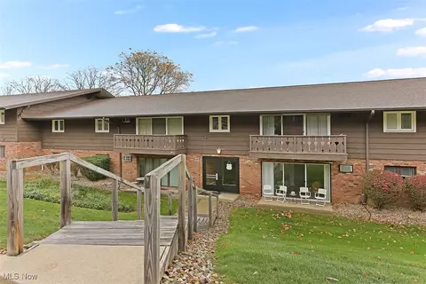 5721 Som Center Rd #14, Solon, OH 44139