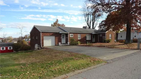 130 Clearview Ave, Weirton, WV 26062