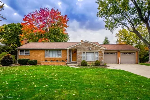 1327 Lorrell Ave SW, North Canton, OH 44720