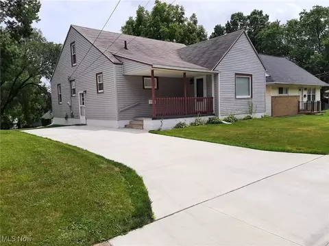 1810 Saint Elmo Ave NE, Canton, OH 44705