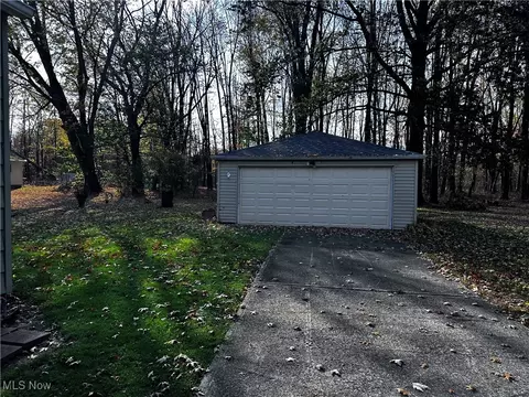 42195 Adelbert St, Elyria, OH 44035 photo 4