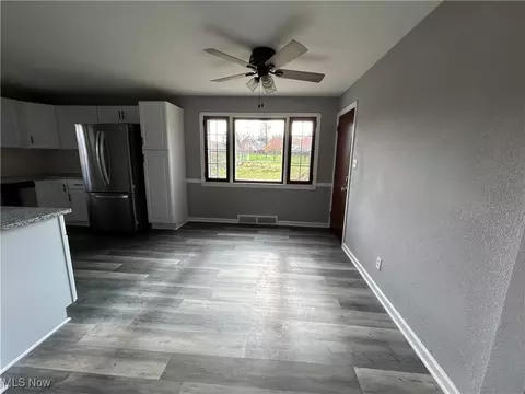 Living - 81 Romaine Ave, Boardman, OH 44512 photo 2 of 3
