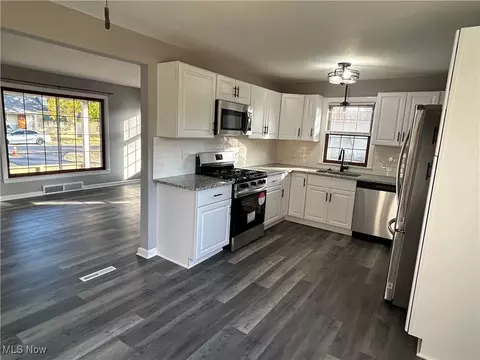 Kitchen - 81 Romaine Ave, Boardman, OH 44512 photo 2 of 2