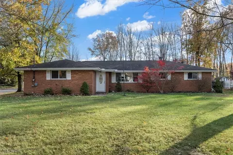 102 Karen Ln, Northfield, OH 44067