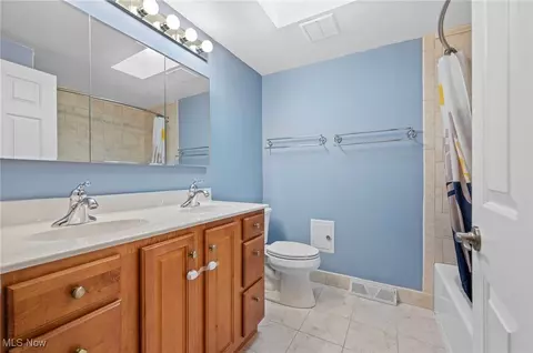 Bath - 37630 Bunker Hill Dr, Solon, OH 44139 photo 2 of 5