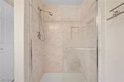 Bath - 37630 Bunker Hill Dr, Solon, OH 44139 photo 5 of 5