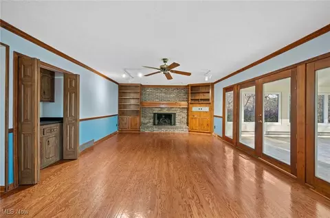 Living - 37630 Bunker Hill Dr, Solon, OH 44139 photo 4 of 5