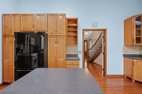Kitchen - 37630 Bunker Hill Dr, Solon, OH 44139 photo 4 of 5