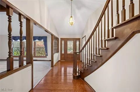 Entry Way - 37630 Bunker Hill Dr, Solon, OH 44139 photo 3 of 4