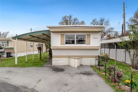 8318 Russell Ln, Cleveland, OH 44144