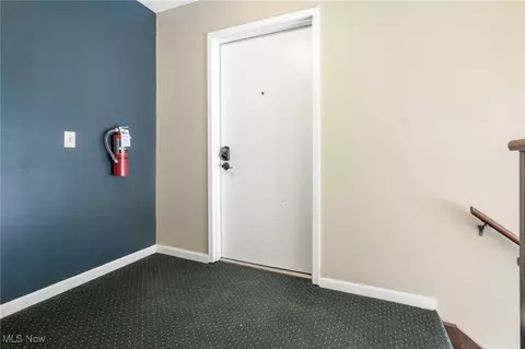 Entry Way - 1818 Harbour Cir NW #12D, Canton, OH 44708 photo 3 of 4