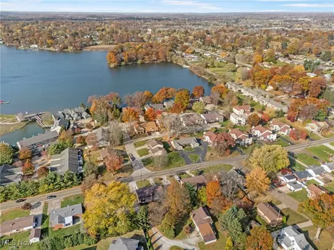 View/Area - 1818 Harbour Cir NW #12D, Canton, OH 44708 photo 7 of 10