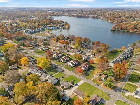 View/Area - 1818 Harbour Cir NW #12D, Canton, OH 44708 photo 2 of 10