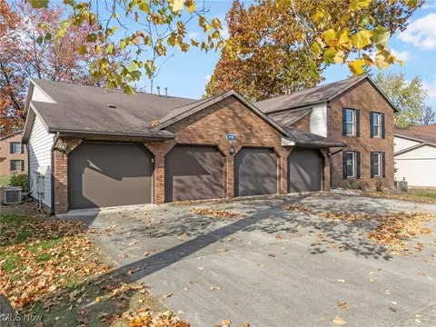 Exterior - 1818 Harbour Cir NW #12D, Canton, OH 44708 photo 2 of 6