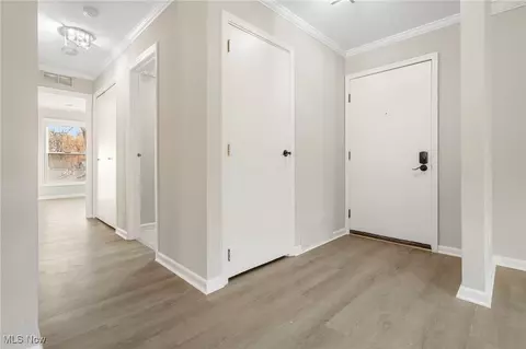 Entry Way - 1818 Harbour Cir NW #12D, Canton, OH 44708 photo 1 of 4