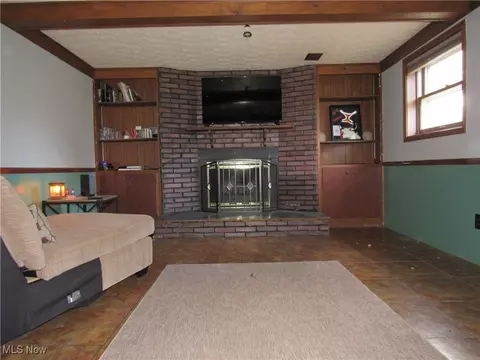 Living - 6875 Colleen Dr, Boardman, OH 44512 photo 2 of 3