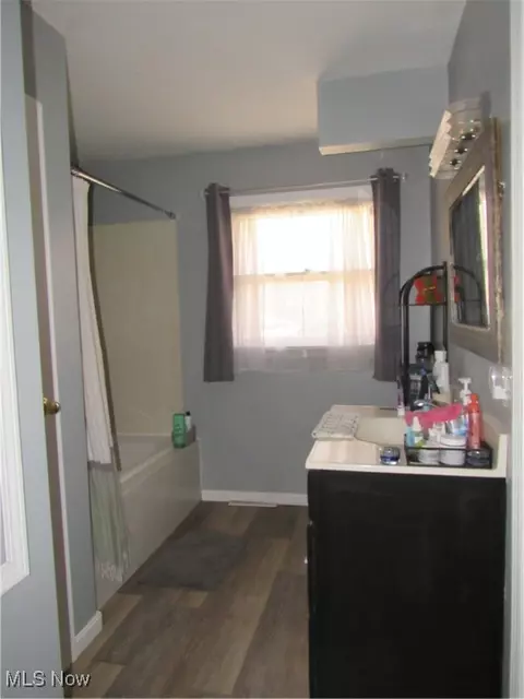Bath - 6875 Colleen Dr, Boardman, OH 44512 photo 2 of 2